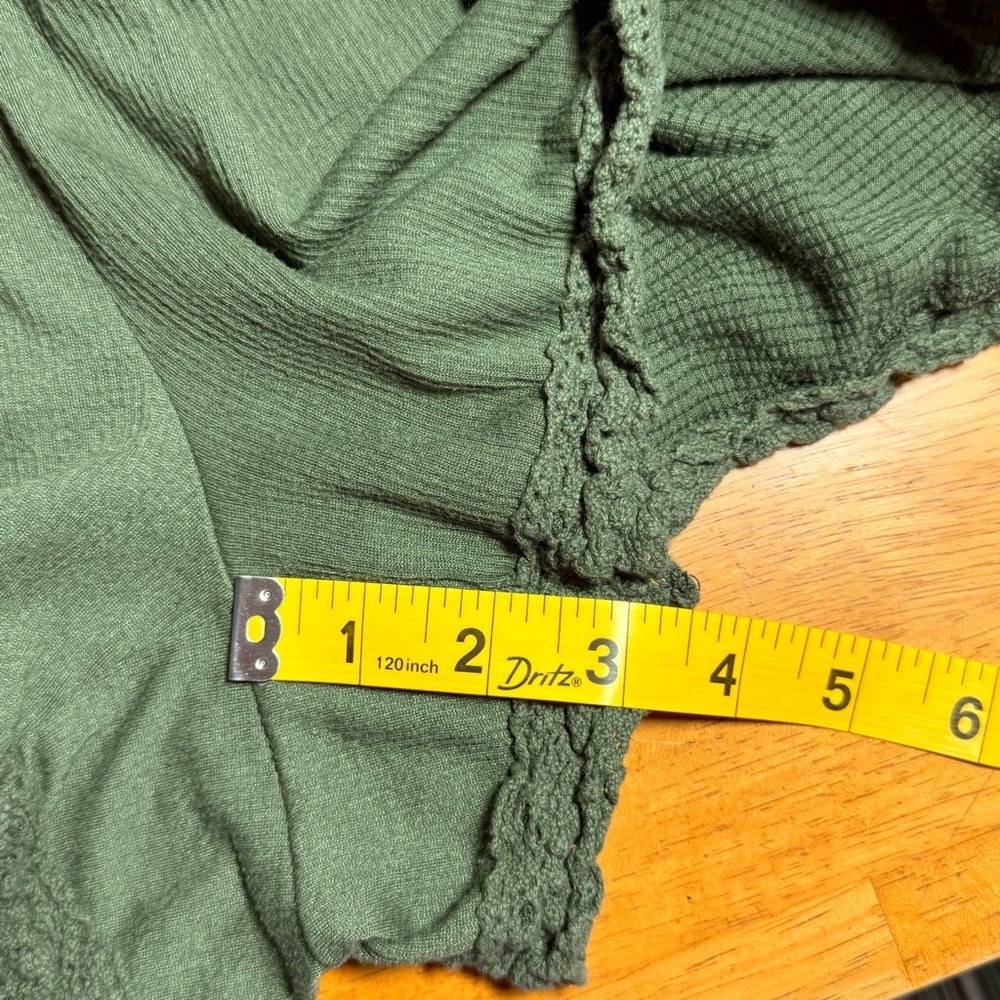 Women's Olive Green Waffle Knit Fairy Shorts Crochet Lace Trim Size Small - Picture 9 of 9